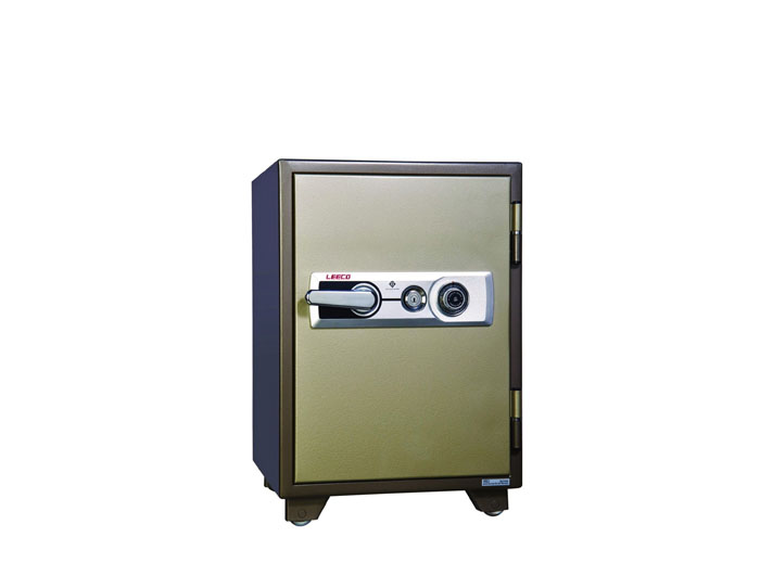 SD Dial Combination Lock Fire Safe 105kgs, 1 shelves and 1 drawer with key. Fire Resistant rate: 1010ºc/2Hour (W463xD525xH665mm). Brand: LEECO. Made in Thailand